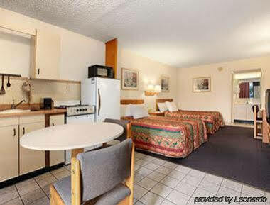 Express Inn & Suites Clearwater Pinellas Park Εξωτερικό φωτογραφία